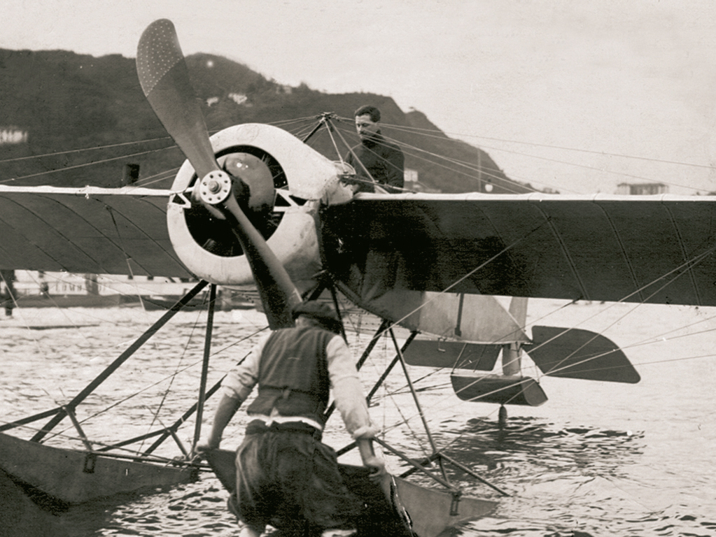Roland Garros e il suo idrovolante, 1913